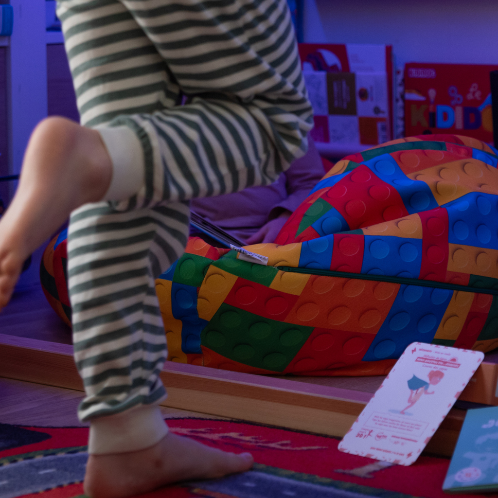 enfant qui bouge sans écran à la maison activité physique ludique enfant Tribu Minute’Mouv routine mouvement quotidien